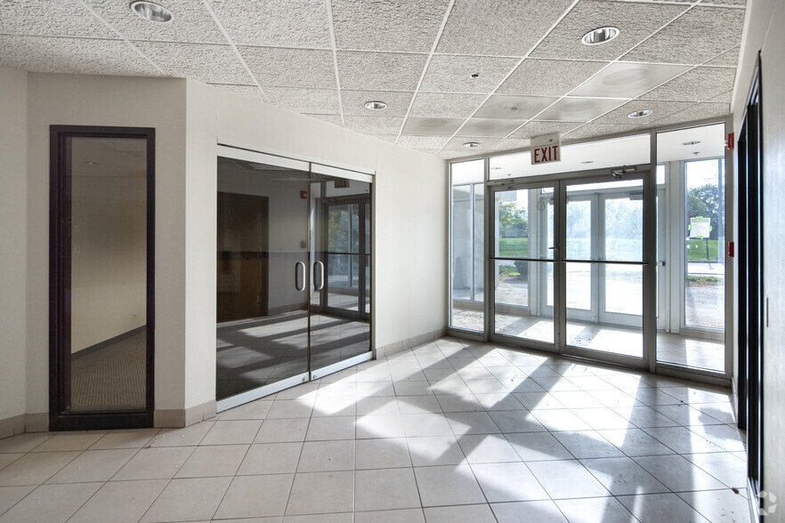 More Photos Of 1301 Basswood Rd, Schaumburg Office For Sale