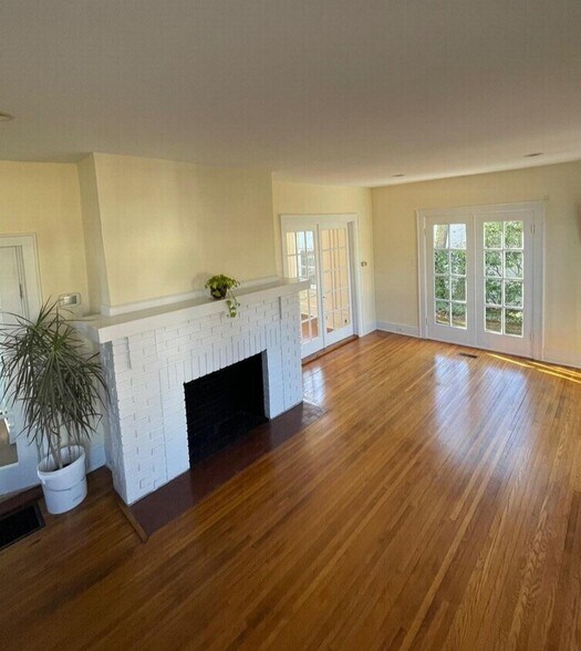 More Photos Of 1821 Cumberland Ave, Charlotte Medical For Lease