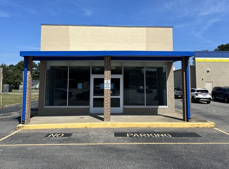 Primary Photo Of 2854-2886 Airline Blvd, Portsmouth Unknown For Lease