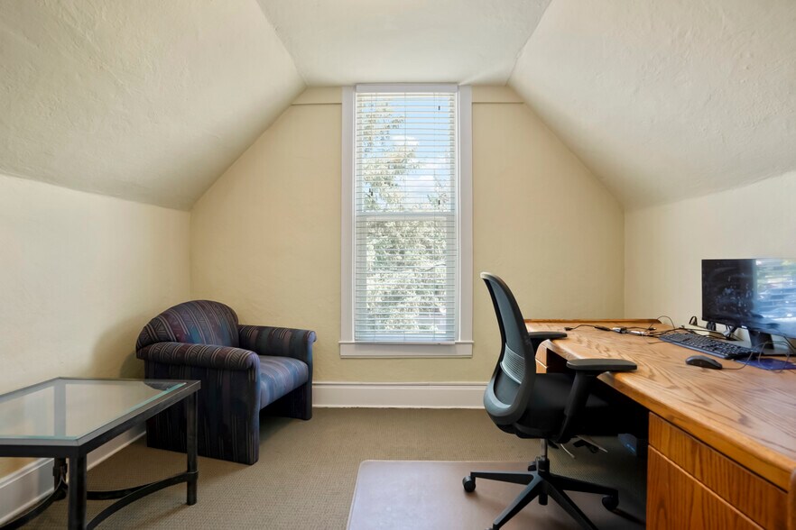 More Photos Of 1979 W Littleton Blvd, Littleton Office Residential For Sale