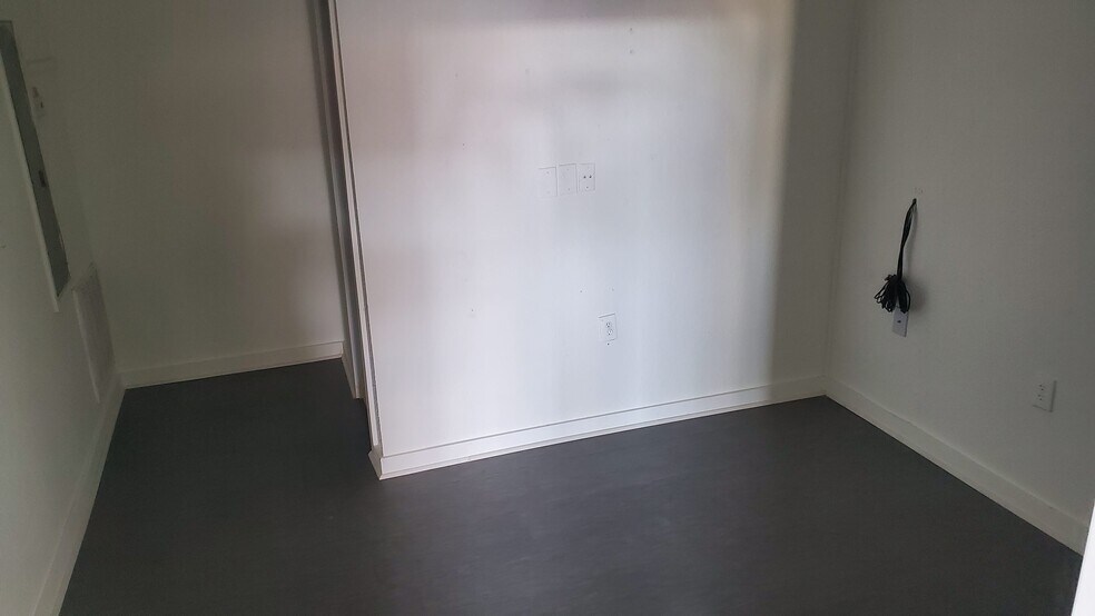 More Photos Of 2115 61st St, Galveston Storefront Retail Office For Lease