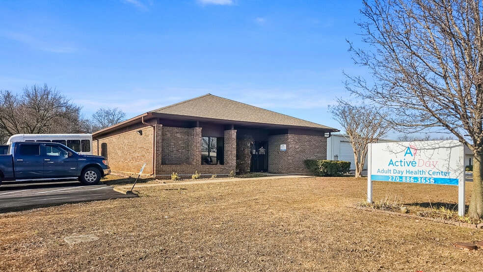 Primary Photo Of 921 N Main St, Hopkinsville Continuing Care Retirement Community For Sale