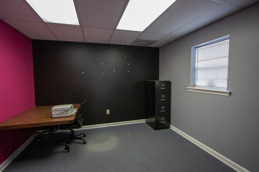 More Photos Of 142 Latonea Dr, Columbia Service For Sale