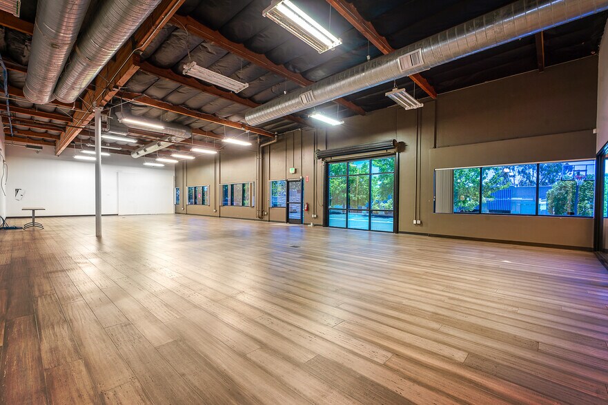 More Photos Of 6675 Mesa Ridge Rd, San Diego Office For Lease