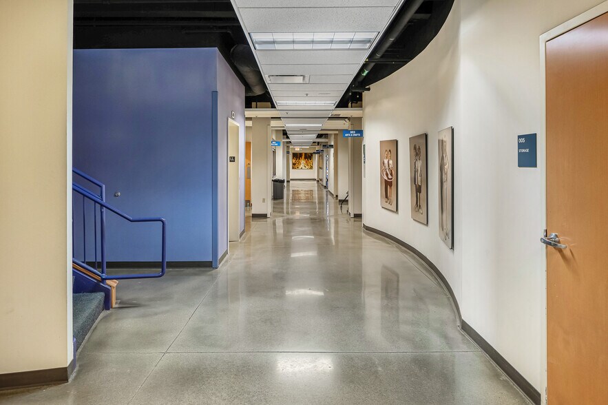 More Photos Of 2115 Lexington Rd, Louisville Office For Sale