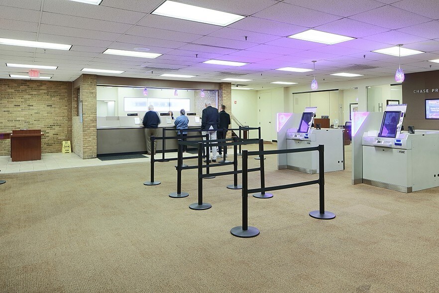 More Photos Of 1000 Fifth Ave, Huntington Medical For Lease