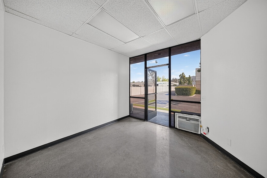 More Photos Of 550-590 E Arrow Hwy, San Dimas Warehouse For Lease