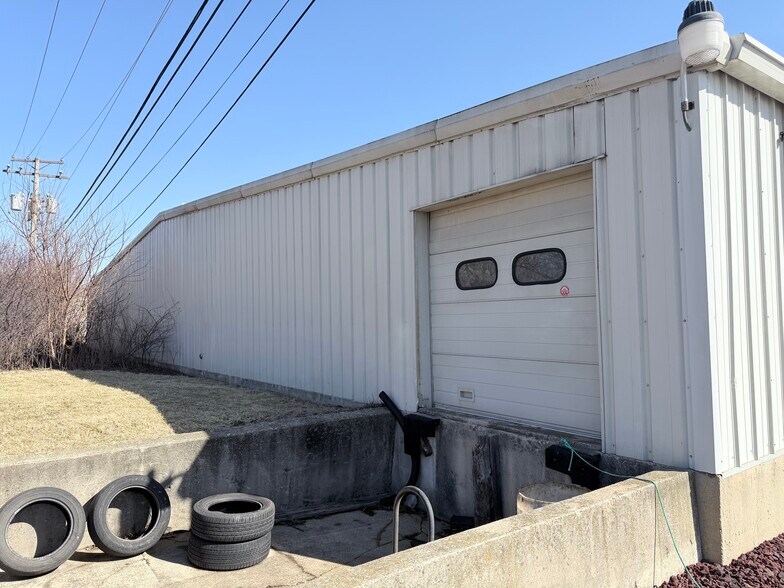 More Photos Of 395 S Locust St, Manteno Light Distribution For Lease