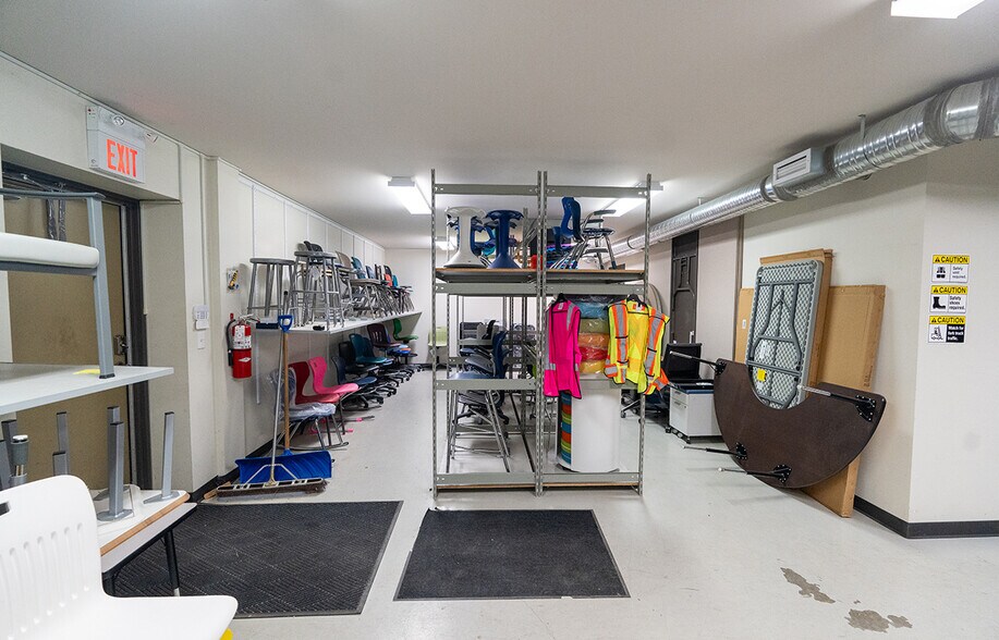 More Photos Of 211 2nd Av N, Stonewall Flex For Sale