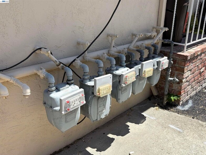 More Photos Of 1991 Bancroft Ave, San Leandro Apartments For Sale
