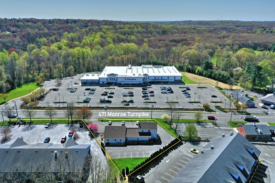 More Photos Of 471 Monroe Tpke, Monroe Medical For Lease