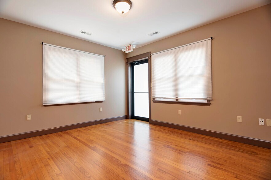 More Photos Of 1484 E Saint Louis St, Springfield Office For Sale