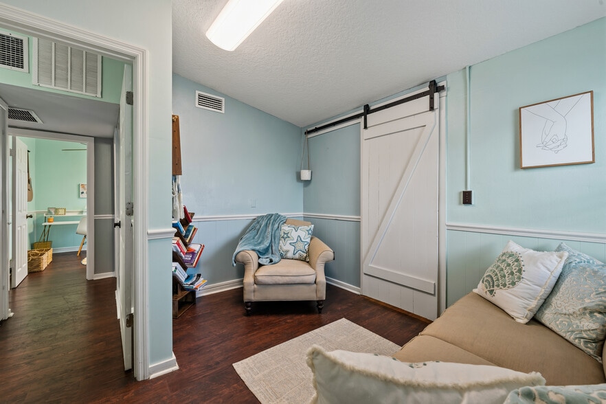 More Photos Of 1324 16th St, Vero Beach Office For Sale