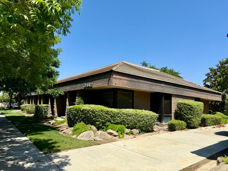 More Photos Of 3142 Willow Ave, Clovis Office For Lease