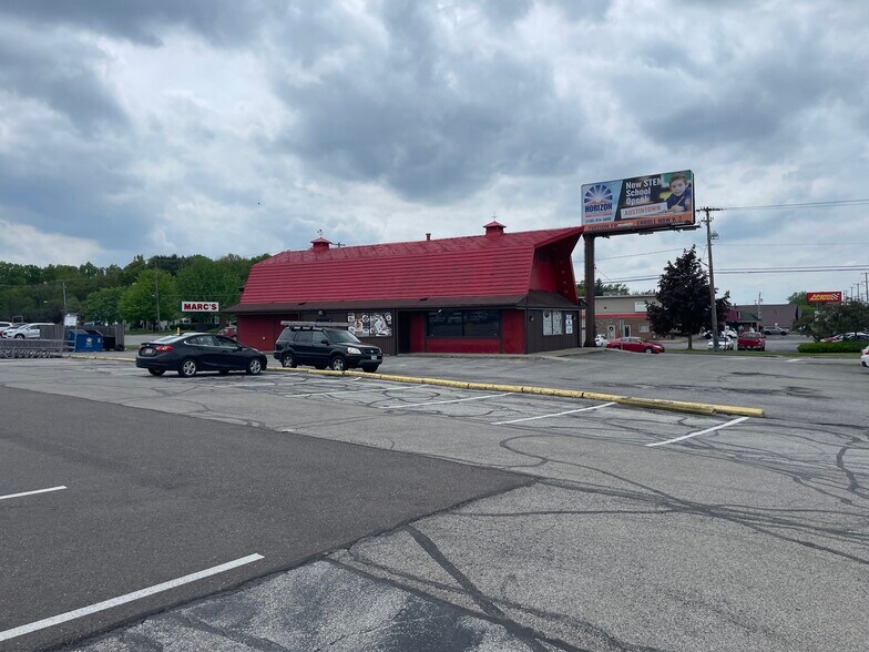 More Photos Of 4777 Mahoning Ave, Youngstown General Retail For Sale