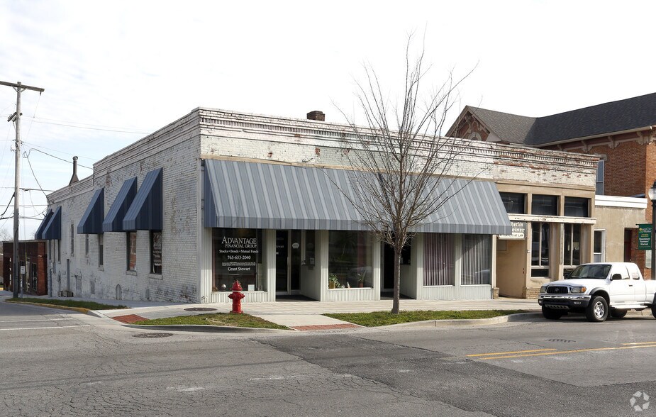 Primary Photo Of 101-105 E Washington St, Greencastle Office Residential For Lease