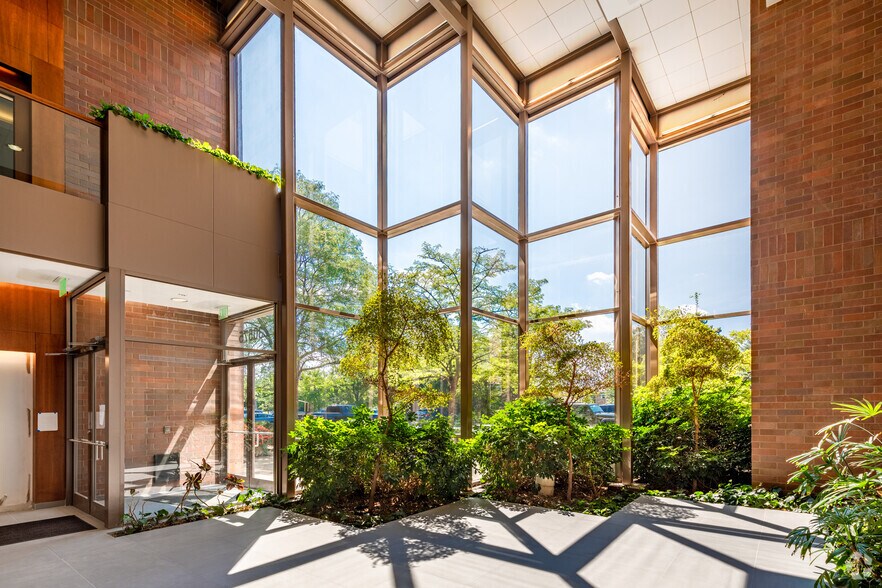 More Photos Of 30575 Bainbridge Rd, Solon Coworking Space