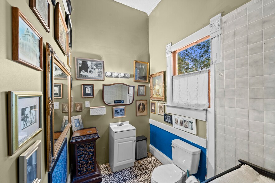 More Photos Of 202 N Newsom St, Mineola General Retail For Sale