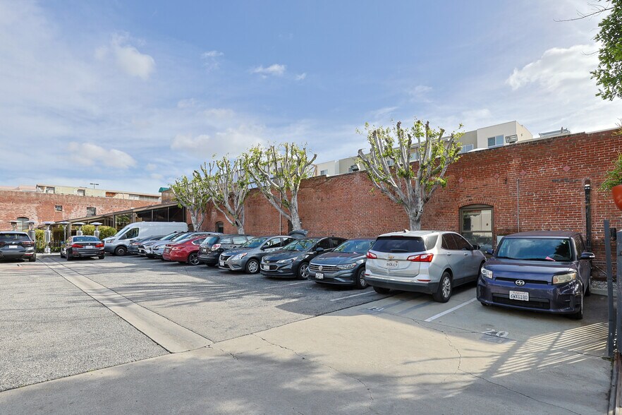 More Photos Of 42 S Pasadena Ave, Pasadena Office For Lease