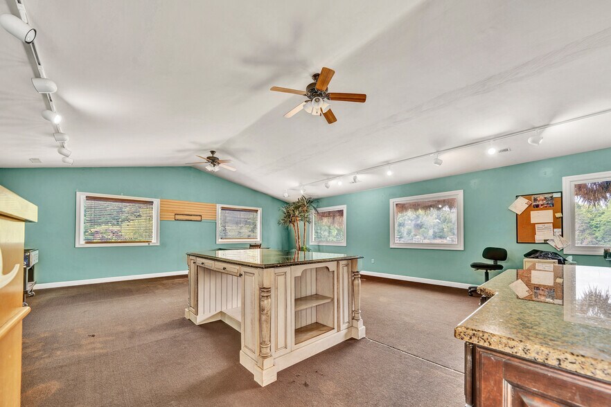 More Photos Of 1041 Harbour Inn Ln, Moneta Restaurant For Sale