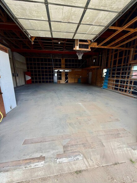 More Photos Of 305 W 5th St, Concordia Industrial For Lease