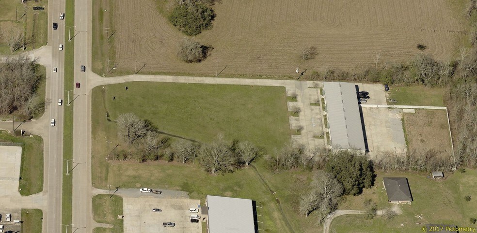 More Photos Of 3200 S Burnside Ave, Gonzales Light Manufacturing For Lease