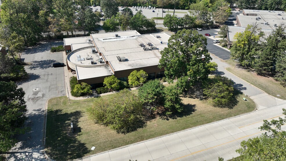 More Photos Of 15162 S Commerce Dr, Dearborn Research And Development For Sale