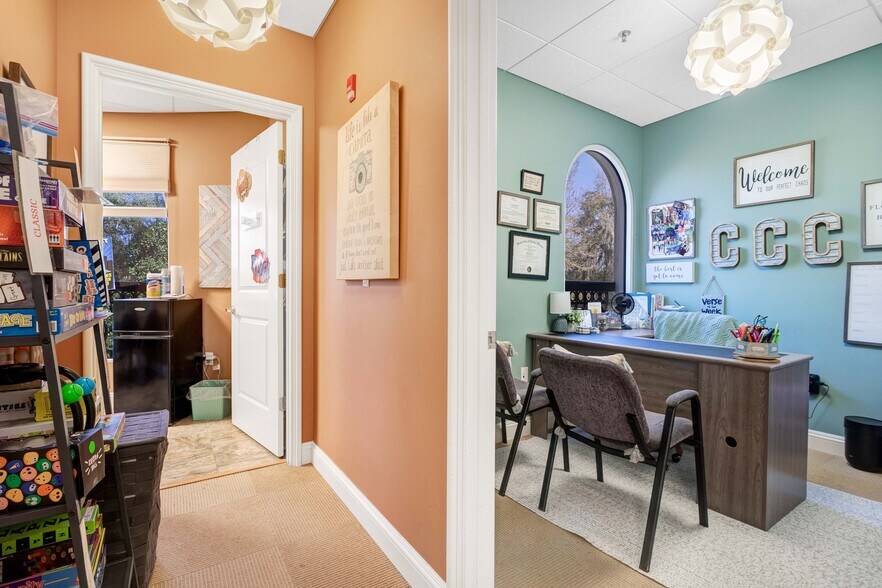 More Photos Of 260 Lookout Pl, Maitland Medical For Sale