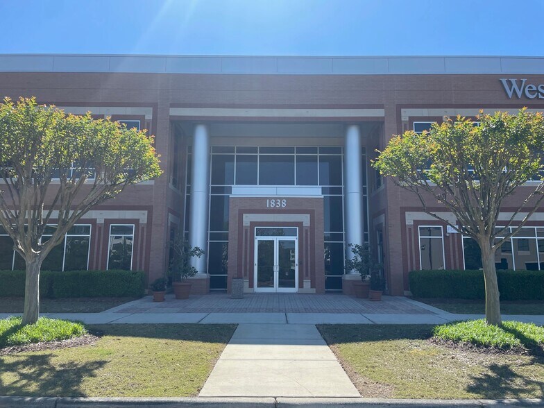 More Photos Of 1838 Sir Tyler Dr, Wilmington Office For Lease