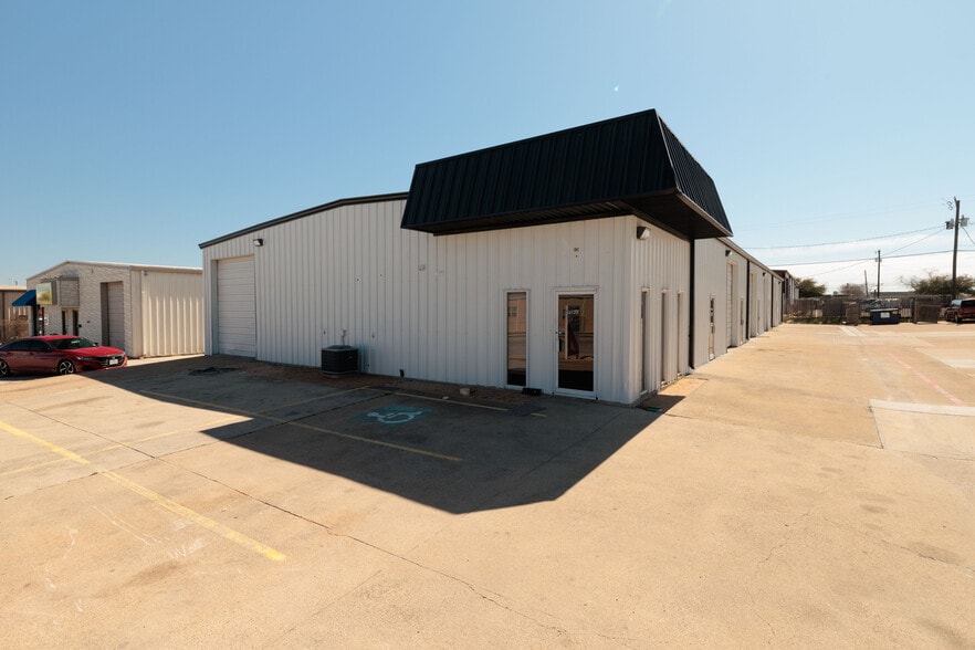 Primary Photo Of 4404-4412 Glenview Dr, Haltom City Warehouse For Lease