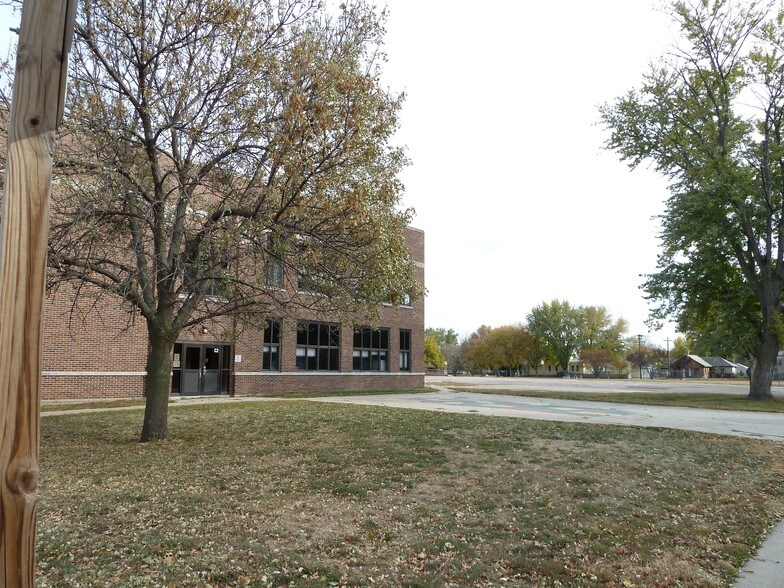 More Photos Of 1100 10th St, Onawa Schools For Lease