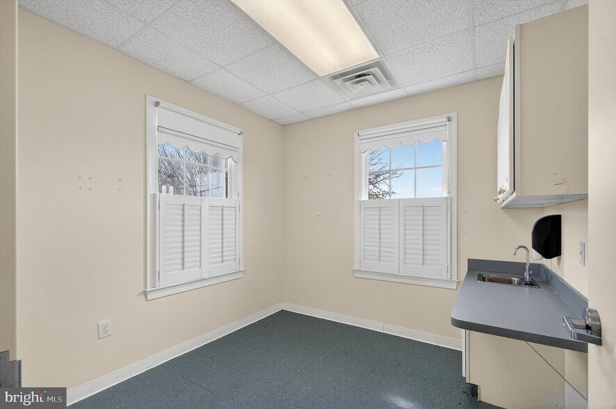 More Photos Of 7117 Salem Fields Blvd, Fredericksburg Office For Lease
