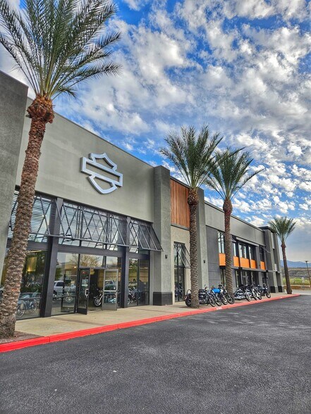 More Photos Of 28656 The Old Rd, Valencia Showroom For Lease