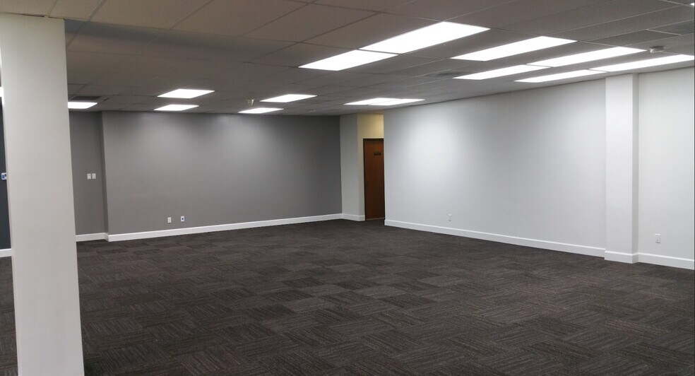 More Photos Of 1201 S Sherman St, Richardson Light Distribution For Lease