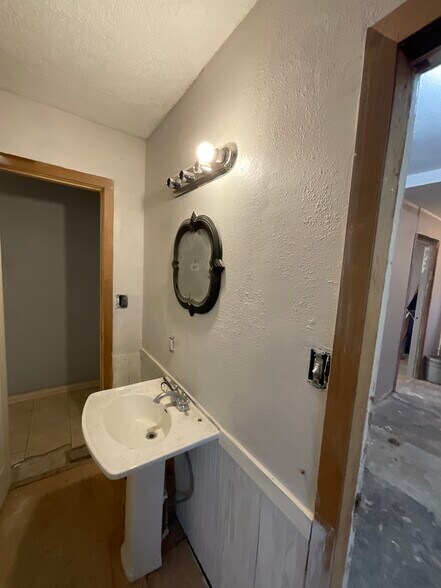 More Photos Of 609 Oak St, La Marque Warehouse For Sale