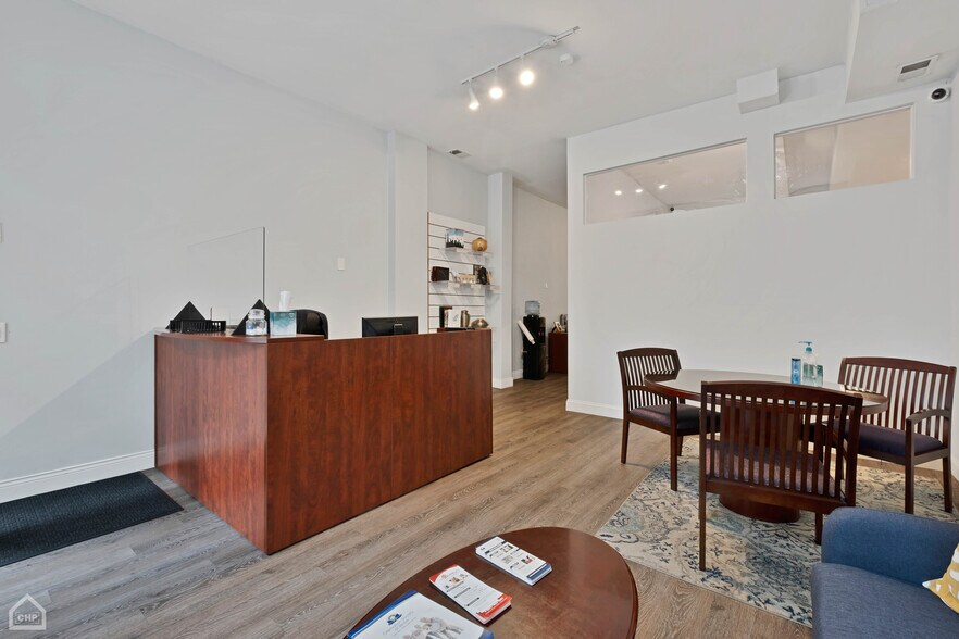 More Photos Of 3824 N Clark St, Chicago Storefront Retail Residential For Sale