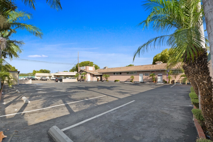 More Photos Of 528 W Chapman Ave, Orange Freestanding For Sale