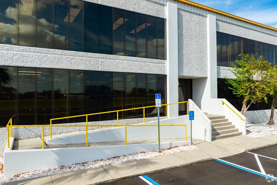 More Photos Of 6708 Harney Rd, Tampa Distribution For Lease