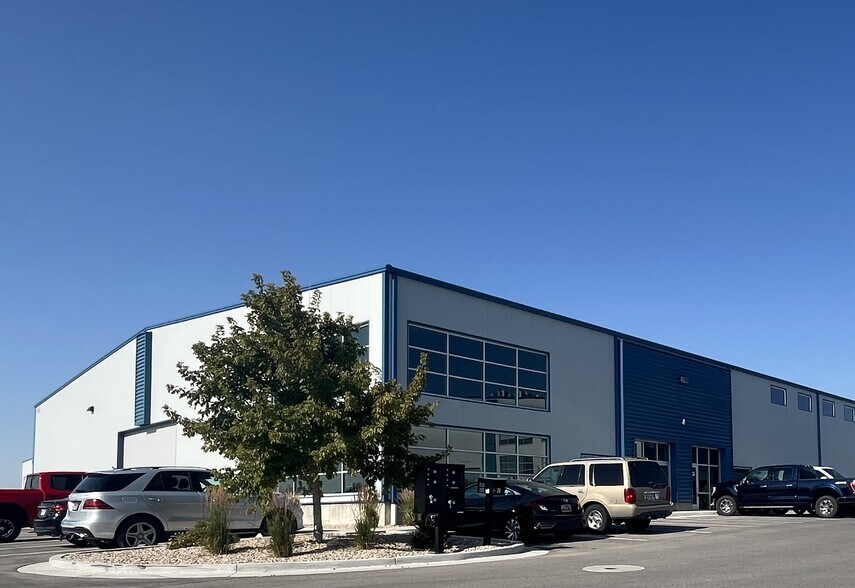 More Photos Of 6556 S Airport Rd, West Jordan Industrial For Lease
