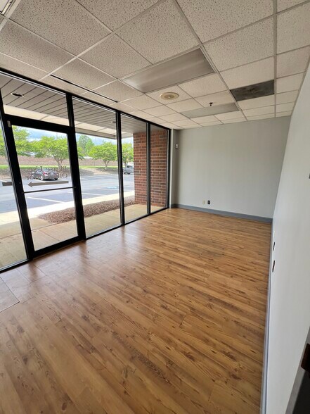 More Photos Of 2575 Cobb International Blvd, Kennesaw Warehouse For Lease