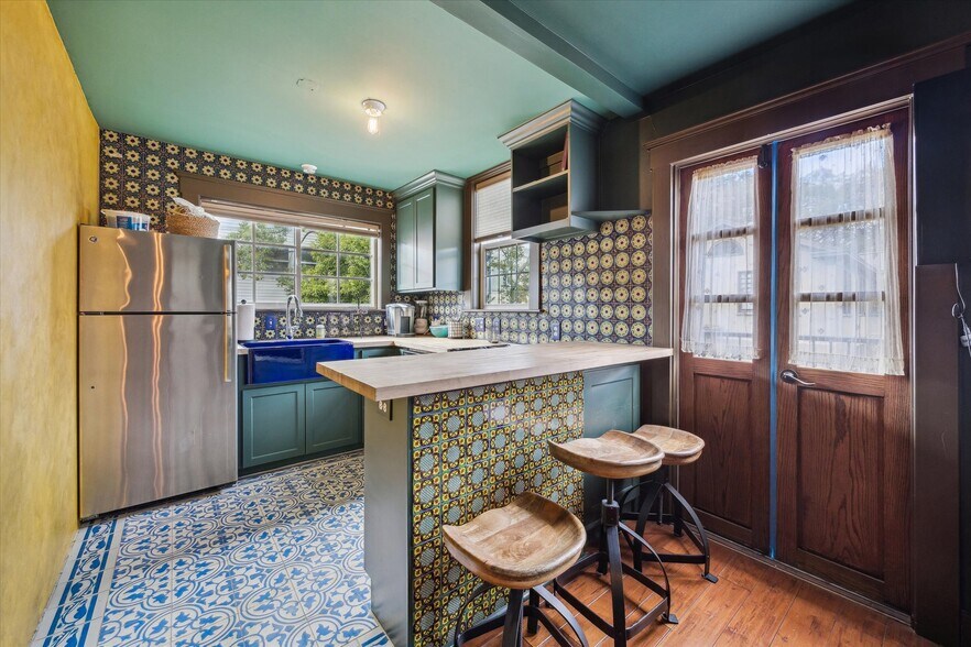 More Photos Of 815 Hawthorne St, Houston Office For Sale