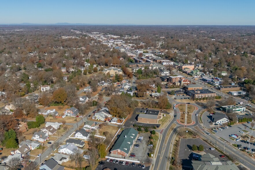 More Photos Of 1011 Lindsay St, High Point Medical For Sale