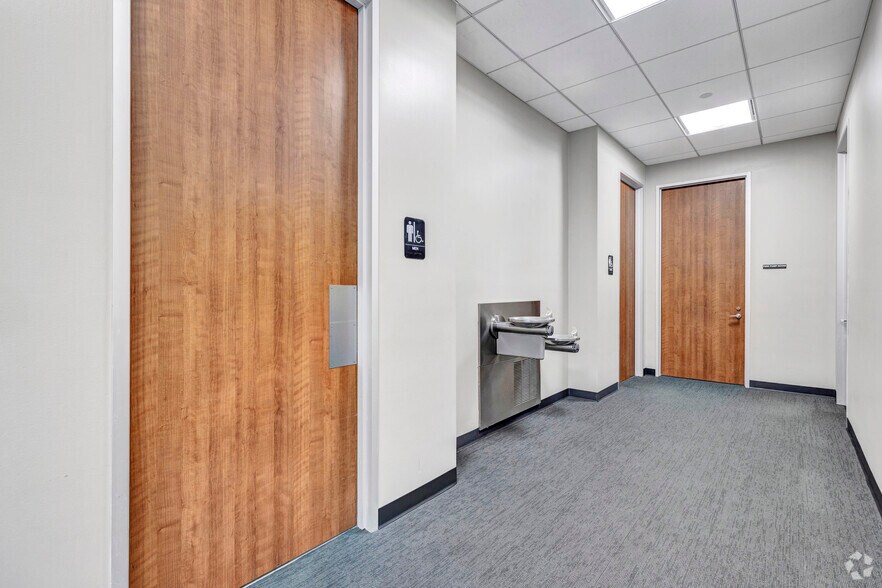 More Photos Of 11233 Shadow Creek Pky, Pearland Office For Lease