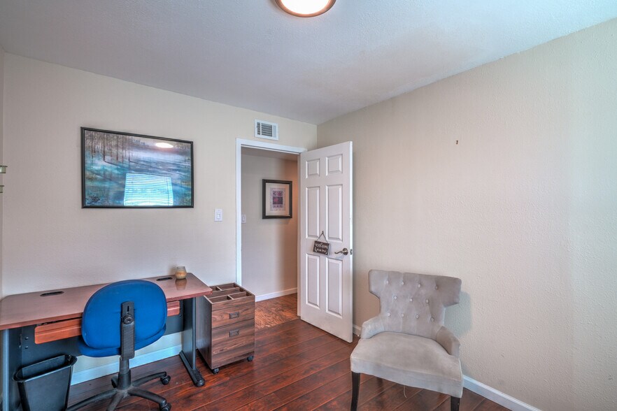 More Photos Of 211 W Atlantic Ave, Henderson Office For Sale