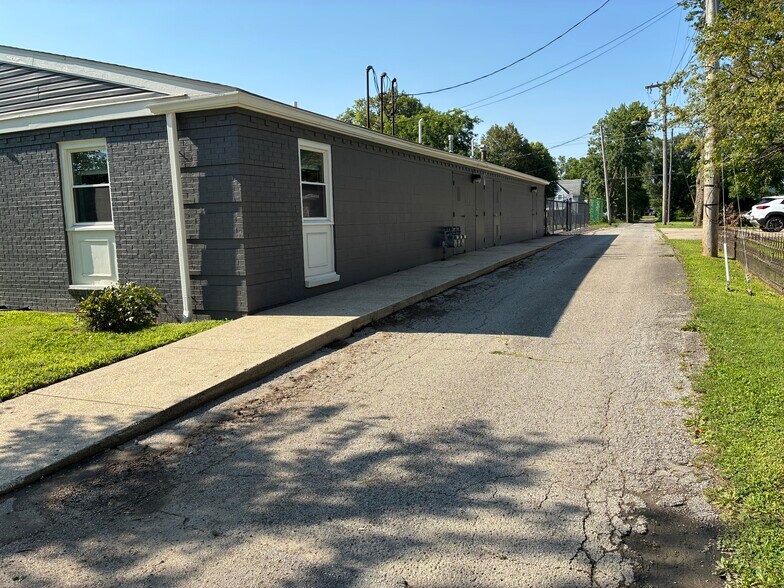 More Photos Of 522 W 8th St, Anderson Office For Lease