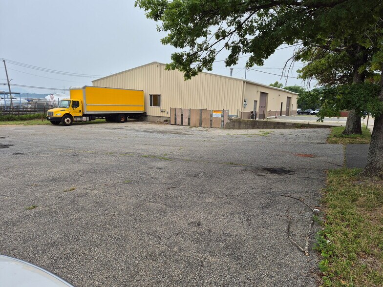 More Photos Of 61 Water St, Ossining Warehouse For Lease