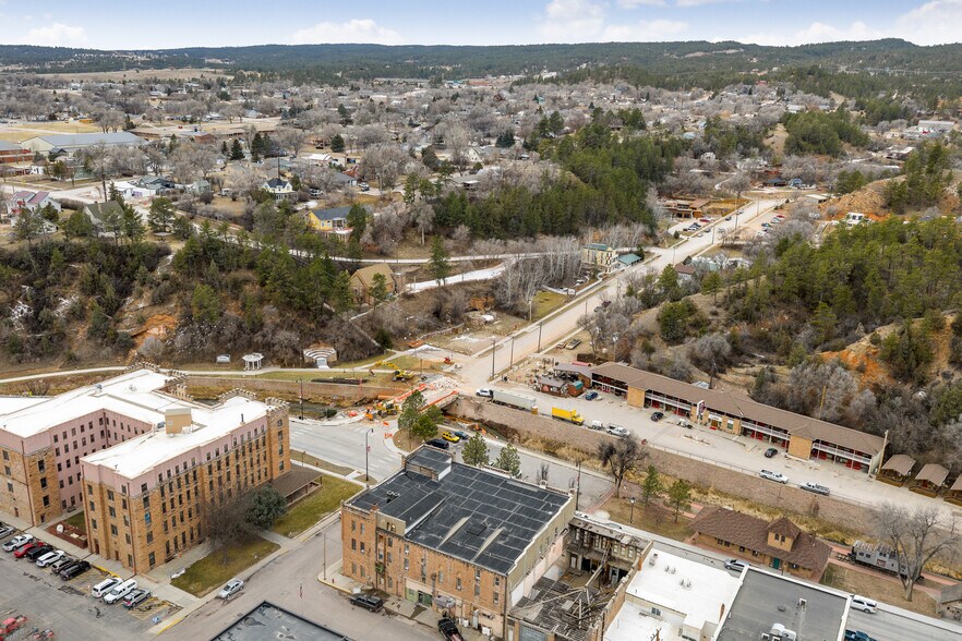 More Photos Of 603 N River St, Hot Springs Hotel For Lease