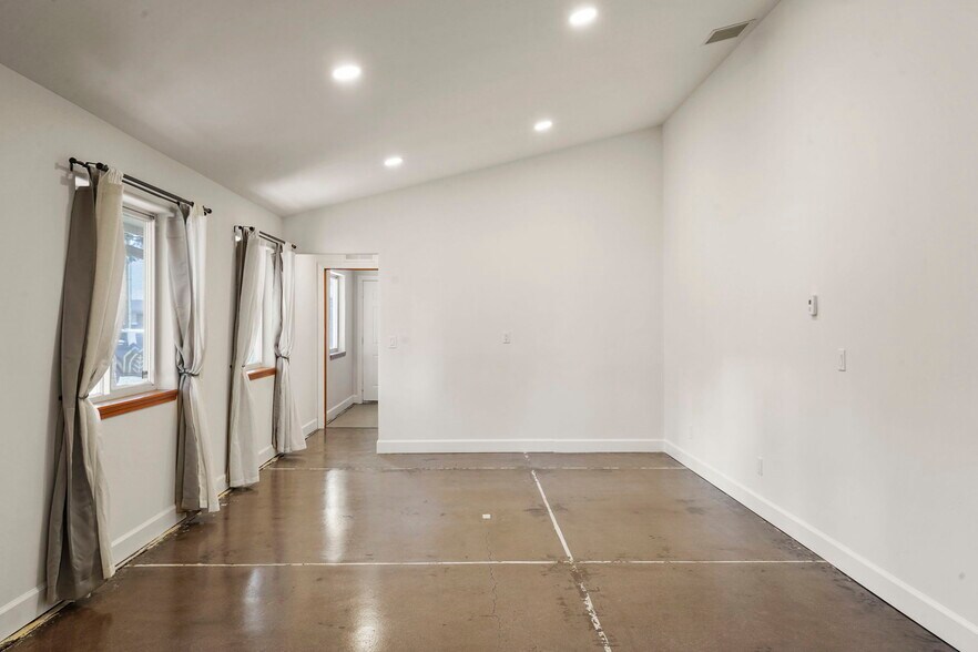 More Photos Of 267 Washington St, Monument Office Residential For Sale