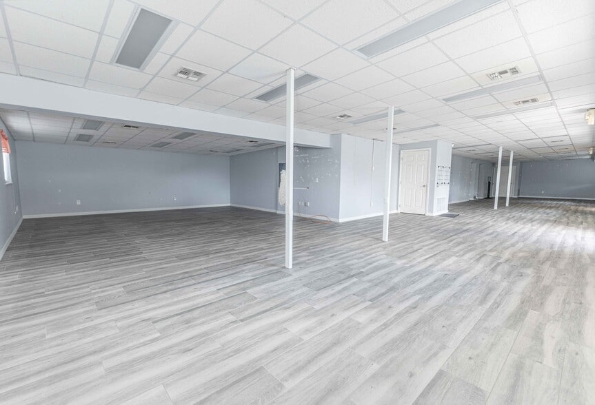 More Photos Of 700 N Main St, Wildwood Freestanding For Sale
