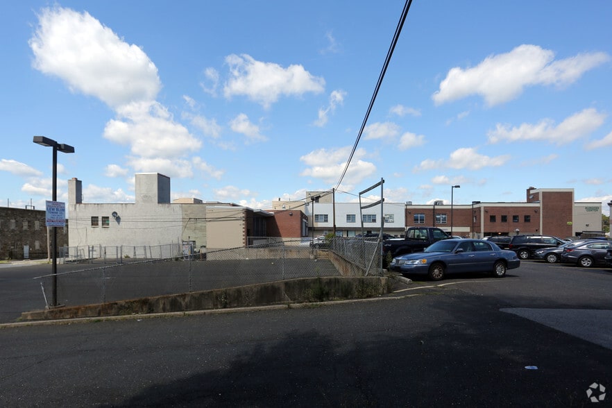 More Photos Of 200-220 W Chelten Ave, Philadelphia Storefront Retail Office For Lease
